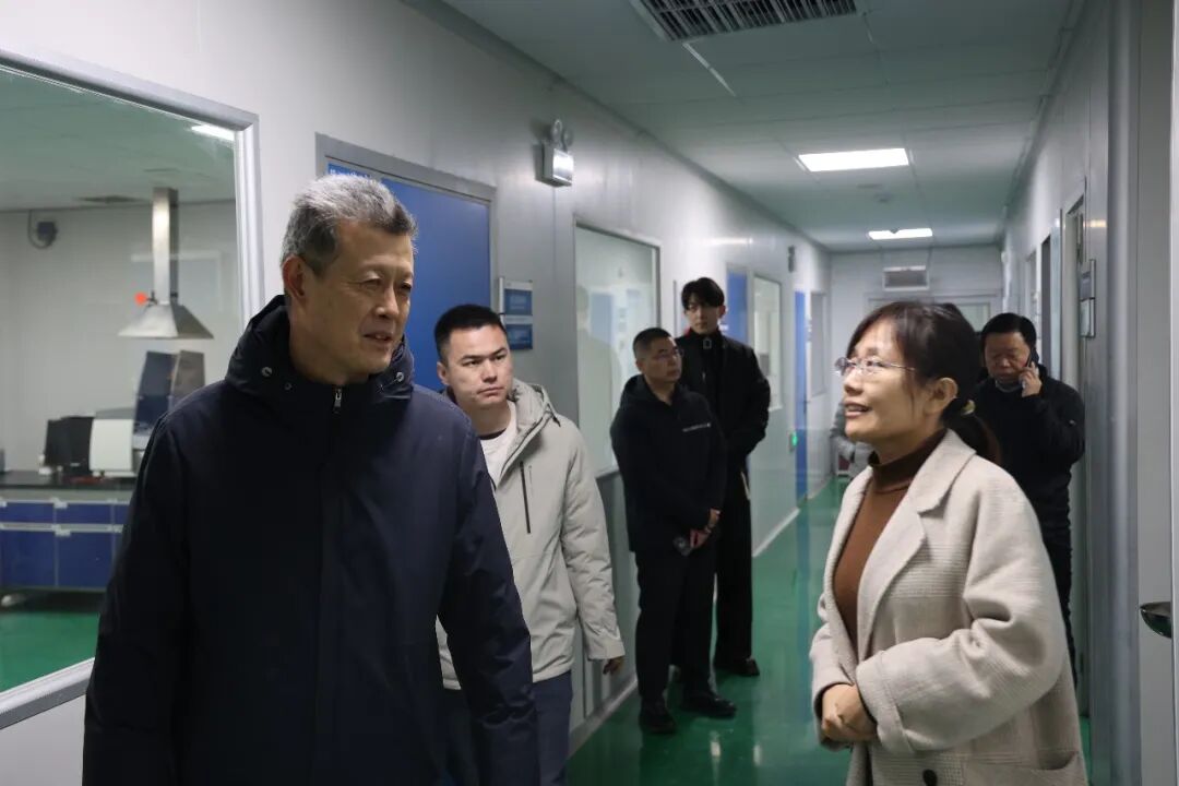 东营市商务局、东营市电子商务发展促进中心田国庆一行莅临山东中昌元集团调研指导跨境贸易工作 - 现场照片3