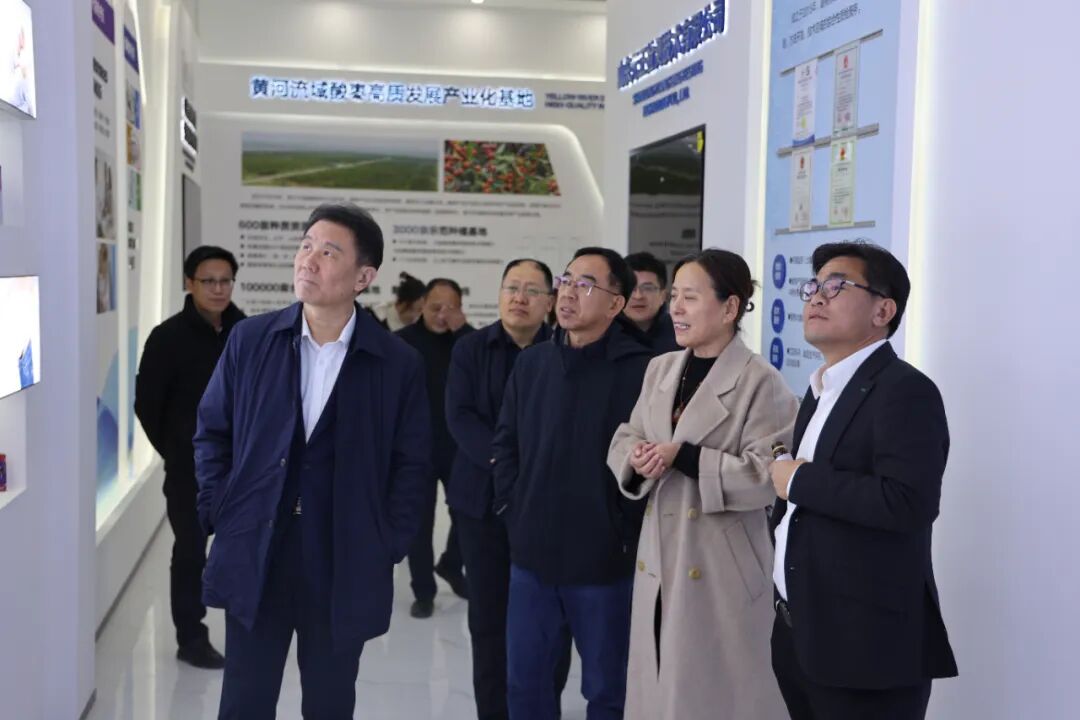 东营市市场监管局党组书记、局长许建仁与中药营实控股有限公司董事长李风葳博士一行莅临山东中昌元集团考察指导 - 现场照片4