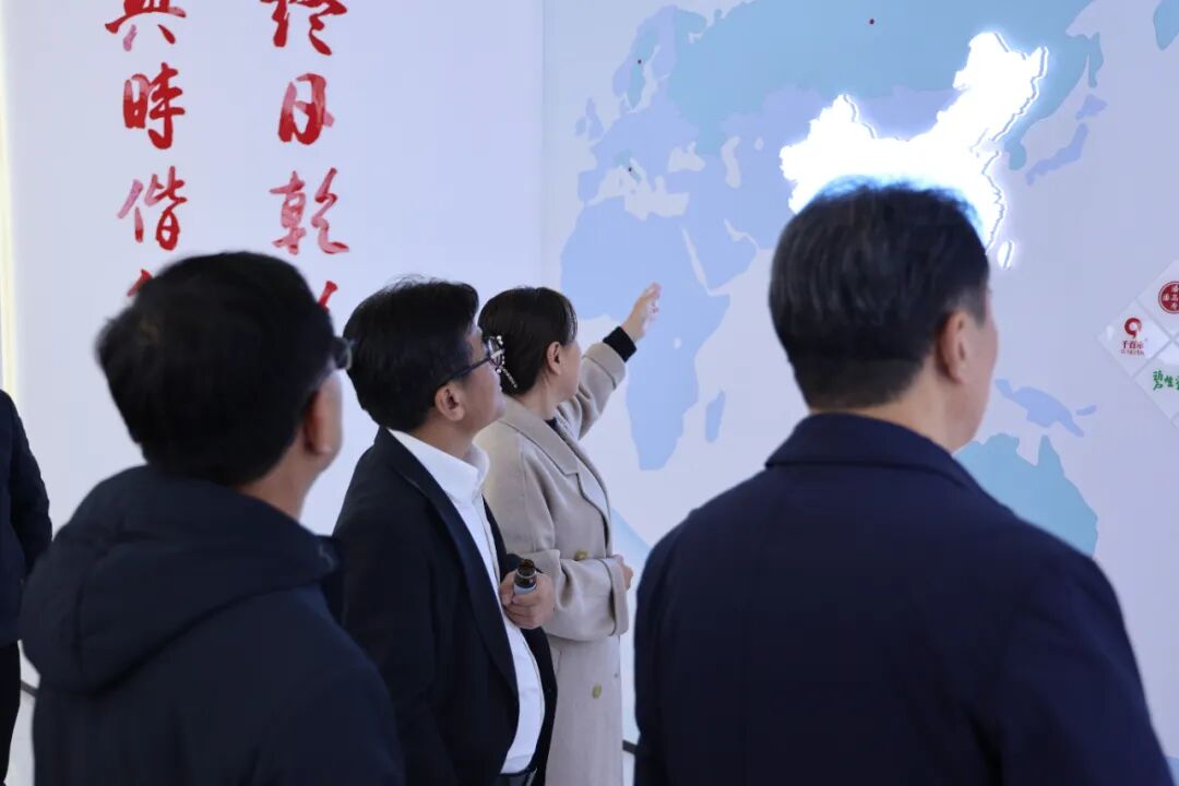东营市市场监管局党组书记、局长许建仁与中药营实控股有限公司董事长李风葳博士一行莅临山东中昌元集团考察指导 - 现场照片7