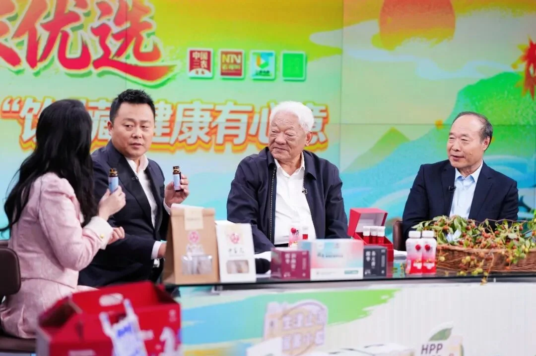 直播现场展示酸枣系列产品
